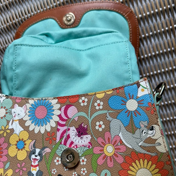 Dooney & Bourke Disney Pets floral crossbody bag saddlebag. - Picture 7 of 9